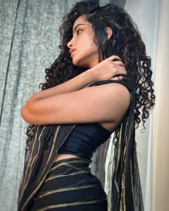 anupama-parameswaran-in-her-curly-hairstyles-photos