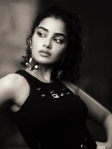 anupama-parameswaran-in-jeans-and-top-latest-trend-photos-001