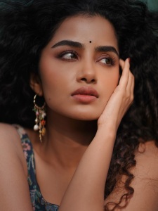 anupama-parameswaran-in-latest-trending-style-pants-and-top-photos-001