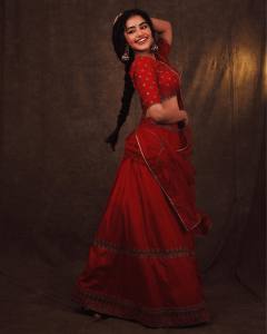 anupama-parameswaran-in-red-saree-photos-007