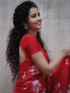 anupama-parameswaran-in-red-saree-with-flower-print-design-and-trending-fashion-photos-008