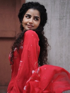 anupama-parameswaran-in-red-saree-with-flower-print-design-and-trending-fashion-photos-012