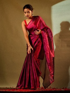 anupama-parameswaran-in-saree-photos-001