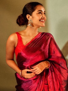 anupama-parameswaran-in-saree-photos-006