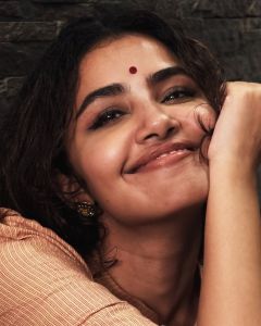anupama-parameswaran-in-simple-makeup-look-photos-002
