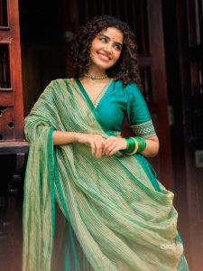 anupama-parameswaran-in-teal-blue-green-long-fitted-top-blouse-V-neckline-and-elbow-length-sleeves-with-patterned-cuffs-Lehenga-Set-photos-008