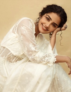 anupama-parameswaran-in-white-embroidery-dress-photos-002