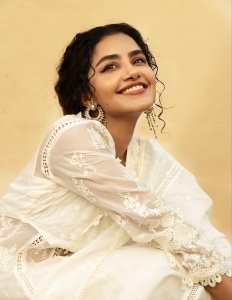 anupama-parameswaran-in-white-embroidery-dress-photos