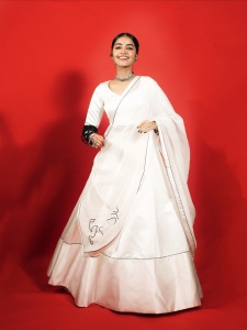 anupama-parameswaran-in-white-trending-lehenga-design-photos-005