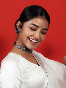 anupama-parameswaran-in-white-trending-lehenga-design-photos-006