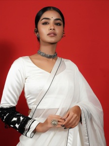 anupama-parameswaran-in-white-trending-lehenga-design-photos