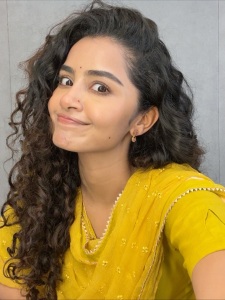 anupama-parameswaran-in-yellow-churidar-photos-002