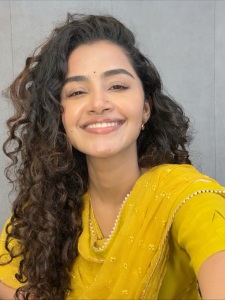 anupama-parameswaran-in-yellow-churidar-photos-003