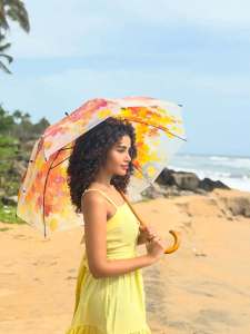 anupama-parameswaran-in-yellow-colour-frock-outfit-style-photos-007