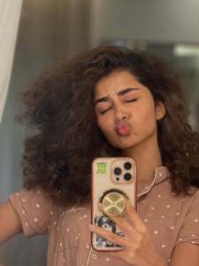 anupama-parameswaran-in-yellow-colour-frock-outfit-style-photos-014