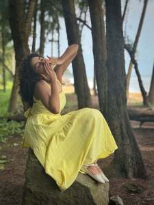 anupama-parameswaran-in-yellow-colour-frock-outfit-style-photos-018