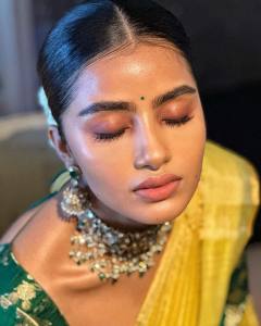 anupama-parameswaran-in-yellow-saree-with-green-blouse-004