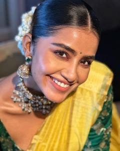 anupama-parameswaran-in-yellow-saree-with-green-blouse
