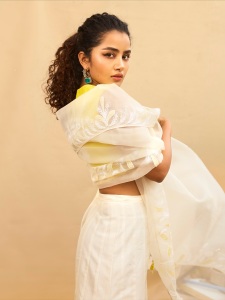 anupama-parameswaran-in-yellow-top-and-white-pants-photos