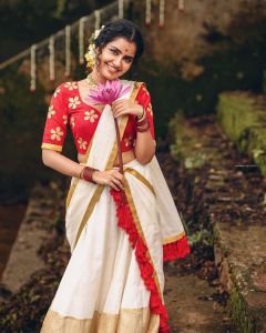 anupama-parameswaran-kerala-onam-saree-photos-001