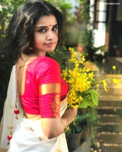 anupama parameswaran kerala saree latest photos