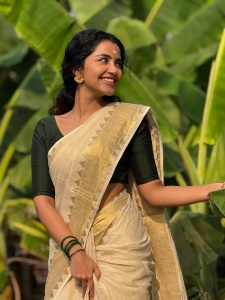 anupama-parameswaran-kerala-set-saree-with-green-blouse-look-photos-004