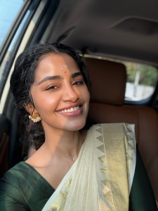 anupama-parameswaran-kerala-set-saree-with-green-blouse-look-photos-007