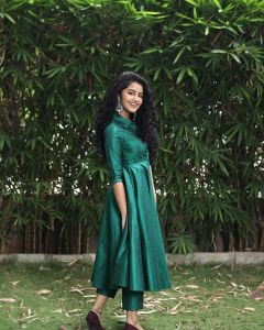anupama-parameswaran-latest-photos-in-green-colour-outfits-010