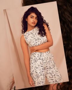 anupama-parameswaran-new-look-photos-002