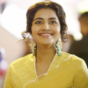 anupama parameswaran new photos-001