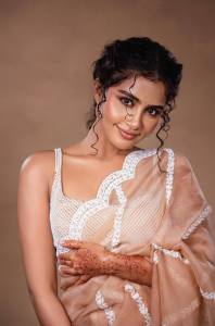 anupama-parameswaran-new-photos-in-Pink-saree-004