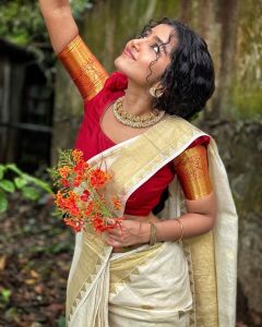 anupama-parameswaran-new-photos-in-set-saree-20132-001