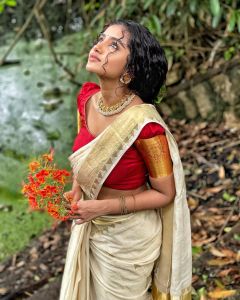 anupama-parameswaran-new-photos-in-set-saree-20132-004