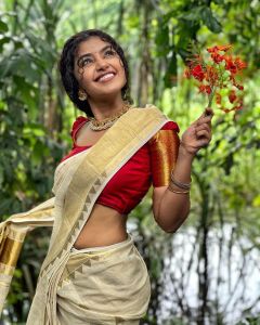 anupama-parameswaran-new-photos-in-set-saree-20132