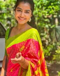 anupama-parameswaran-new-simple-saree-look-photos-002