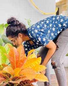 anupama-parameswaran-planting-trees-photos-new-002