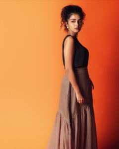 anupama-parameswaran-stylish-look-photos-latest-006
