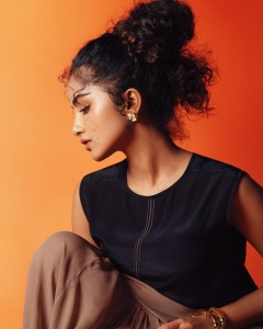anupama-parameswaran-stylish-look-photos-latest-007