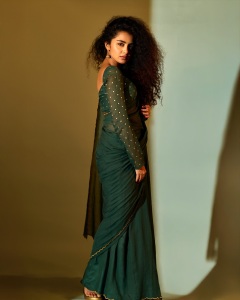 anupama-parameswaran-stylish-look-photos-latest-023