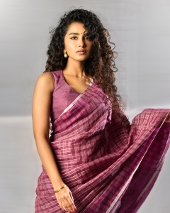 anupama-parameswaran-stylish-look-photos-latest-035