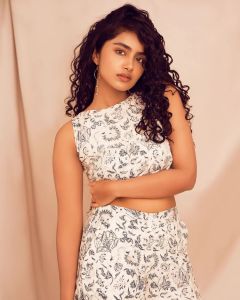 anupama-parameswaran-wearing-crop-top-photos