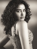 anupama-parameswaran-in-fitted-mermaid-style-floor-length-Sleeveless-design-with-wide-shoulder-straps-multi-colored-sequin-bead-and-crystal-embroidery-evening-gown-photos-004