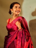 anupama-parameswaran-in-saree-photos-004