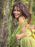 anupama-parameswaran-in-yellow-colour-frock-outfit-style-photos-016