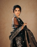 anupama-parameswaran-blackoutfit-photos-010