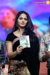 6735anushka_shetty_latest_pics_-001