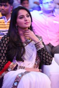 anushka-shetty-latest-images-33
