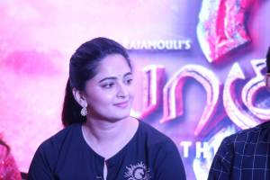 anushka-shetty-latest-pics-889-00184