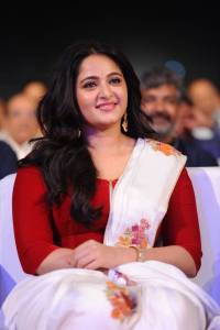 anushka-shetty-latest-stills-25883
