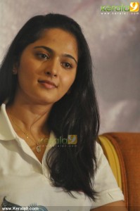 anushka_latest_stills-00182